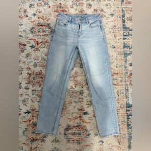 ✨•American Eagle Outfitters Light Wash Mom Jeans•✨